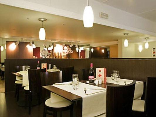 拉古尔纳夫 宜必思巴黎布杰酒店 外观 照片